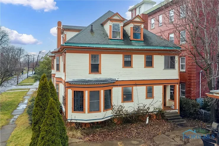 Huge Old West End Home, Ohio 5,000 Sq Foot Mansion Features Lists For Just $169,900!