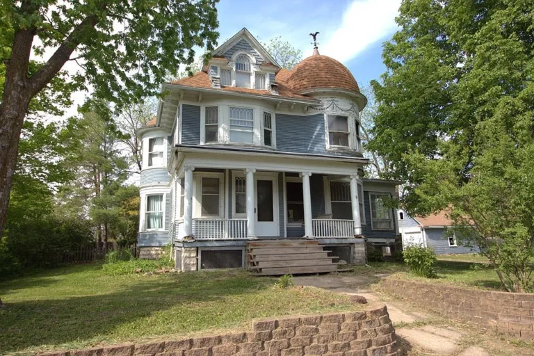 A Queen Anne Revival: Restoring a Masterpiece in Farnhamville