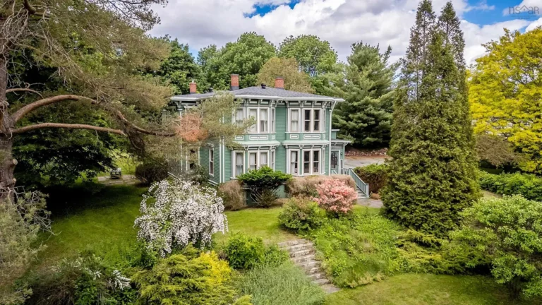 Victorian 1893: Stained-Glass, Double Bay Windows, Dual Staircases
