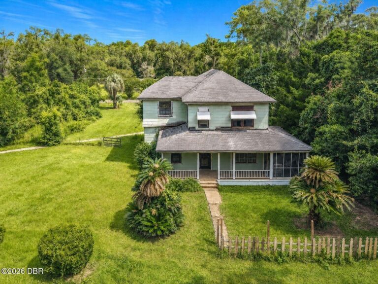 Early 20th-Century Florida Cracker Frame Estate – Offered at $108,000