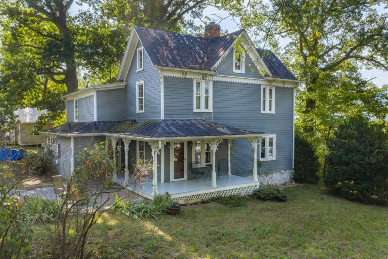 The W.N. Seay House: 1889 Victorian Landmark  | $259,000