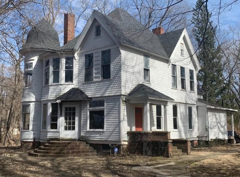 1910 Historic Victorian Ravine Landmark | $89,000