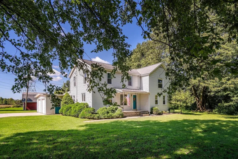 An 1880 New York Farmhouse on 32 Acres – Going to Auction