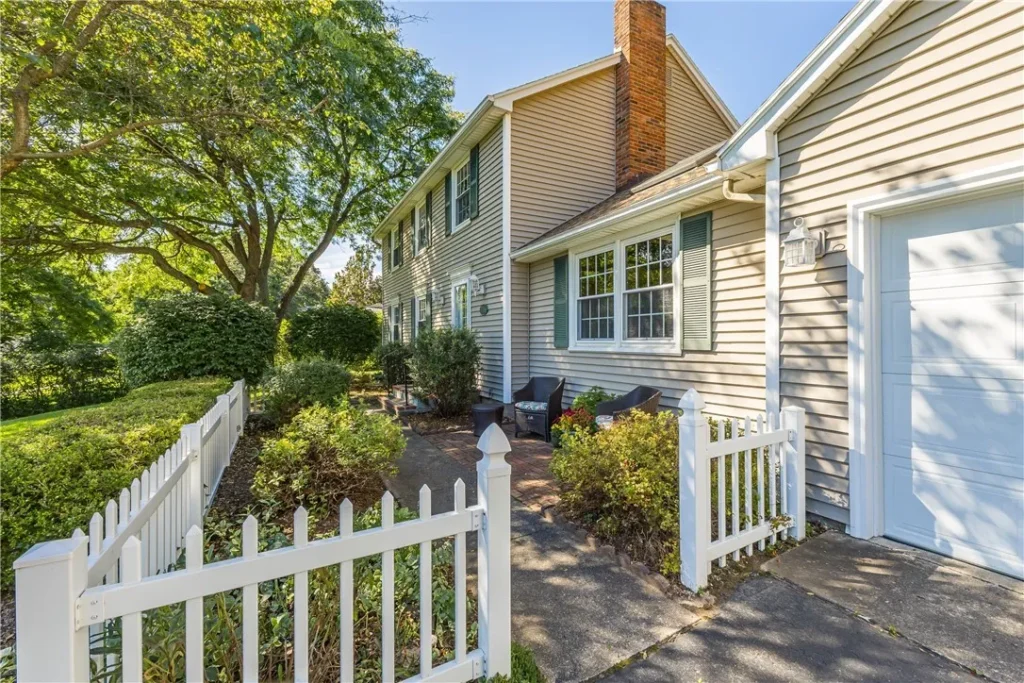 Brokered by Howard Hanna - Fairport (585) 223-9000