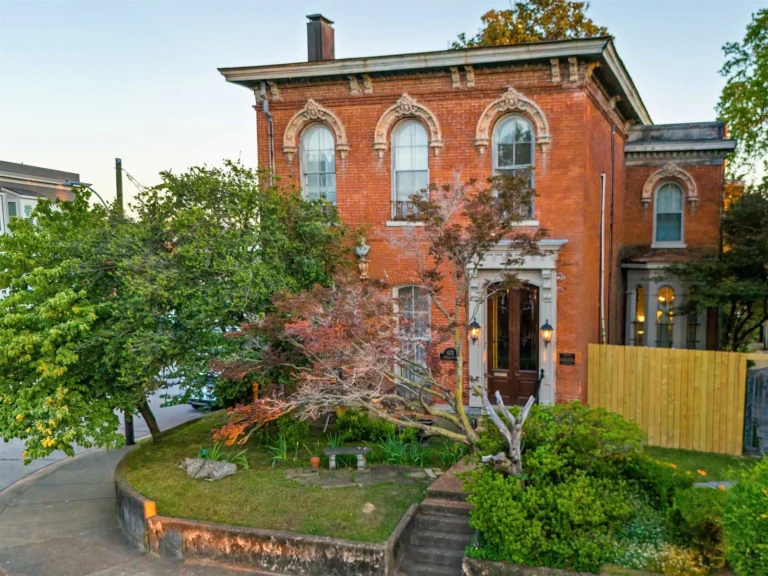 Rare Post-Civil War Provenance: Skyline Views & Private Rooftop Pool