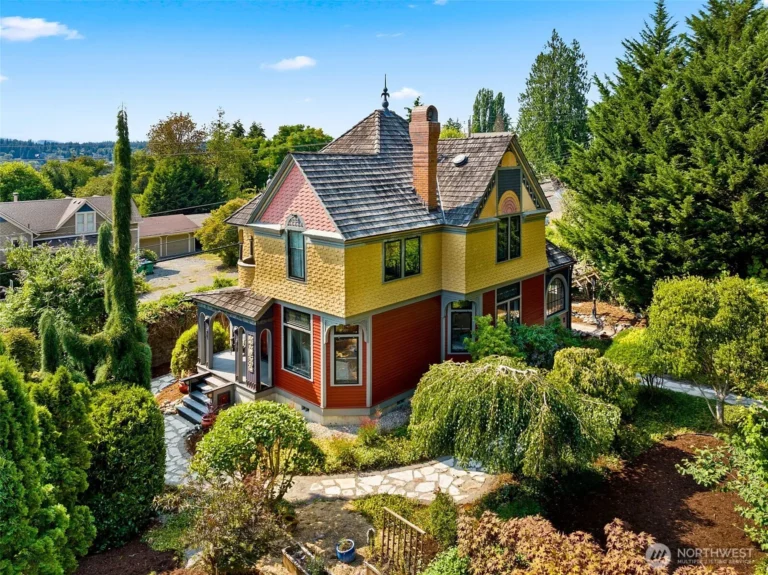 Queen Anne Victorian c. 1890, Historic Provenance & Craftsmanship