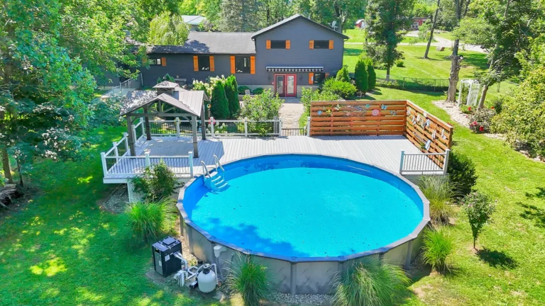 Live & Online Auction: 4-Bedroom Home on 2+ Acres