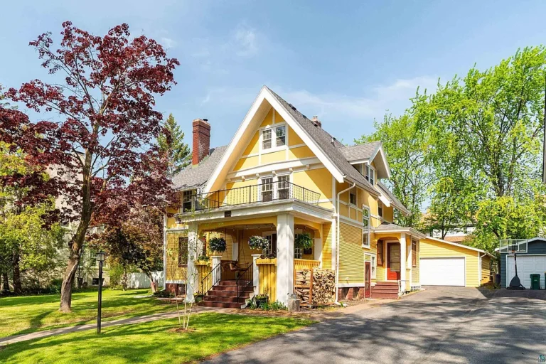 1909 Historic, 12-Foot Ceilings, Oak Floors,Third-Floor Primary Suite