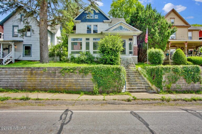 Victorian 1890:  Generational Single-Family Care for Over 50 Years