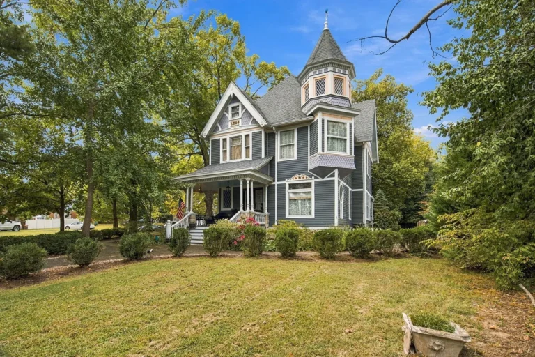$415,000 for an 1893 Painted Lady With a Ballroom and Carriage House