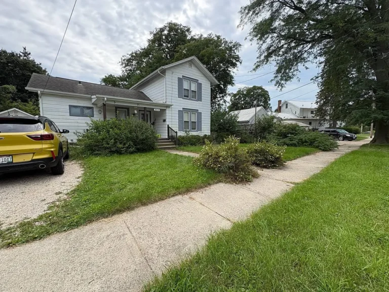$199,900 for an 1870 Home: 3 bedrooms & 1 bathroom