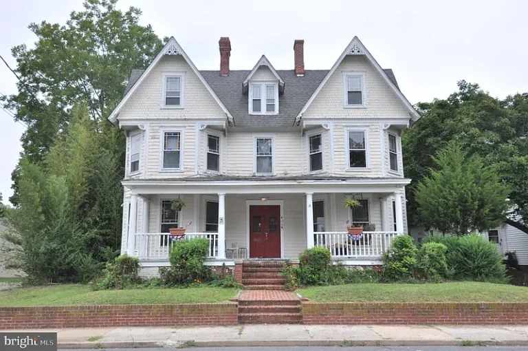 Victorian: 1915 Historic Landmark | $139,900