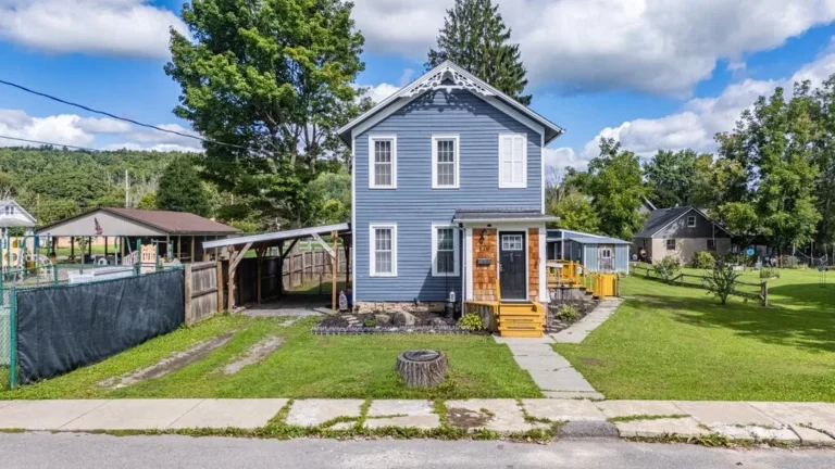 This Charming 1901 Pennsylvania Home Beside a Park Is Asking $200,000