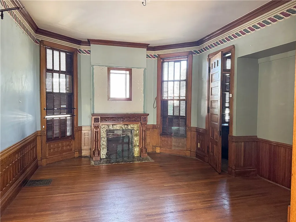 Listed by: Stephanie Do 217-391-3636, Do Realty Services Inc